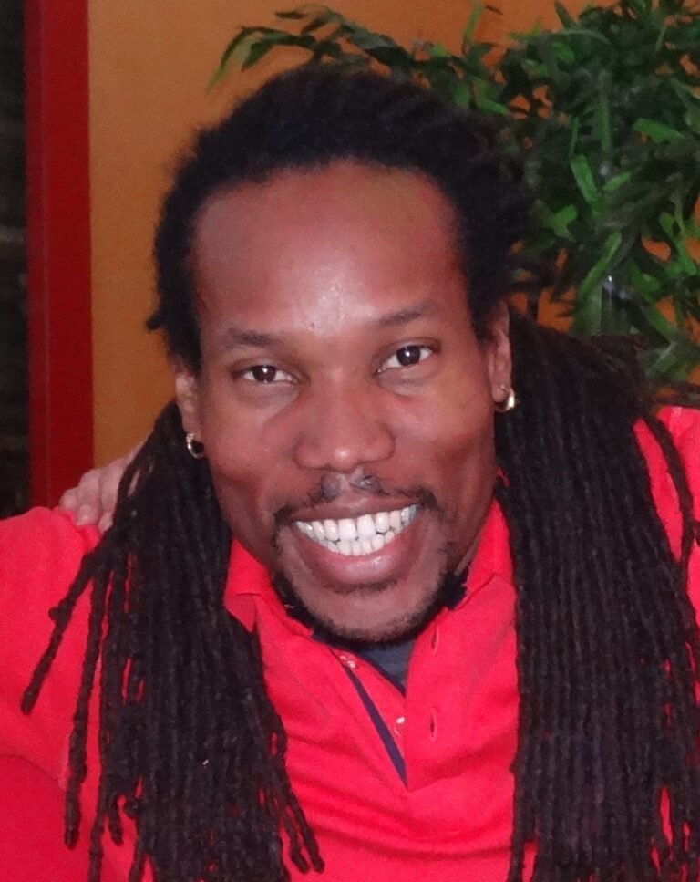 photo-de-sylvère-hôte-des-chambres-carnaval-soufriere-grande-terre-ville-les-abymes-du-site-chambre-d-hotes-guadeloupe.com-p