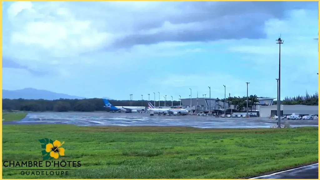 Stationnement des avions sur le tarmac de l’aéroport Maryse Condé en Guadeloupe