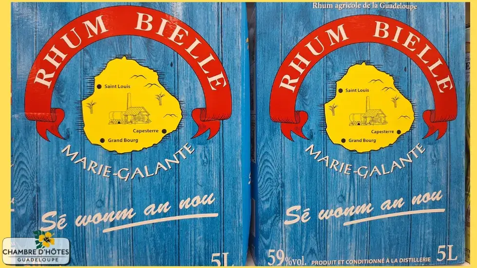 Le célèbre cubi de rhum blanc agricole Bielle, incontournable souvenir de la distillerie située sur l'île de Marie-Galante en Guadeloupe