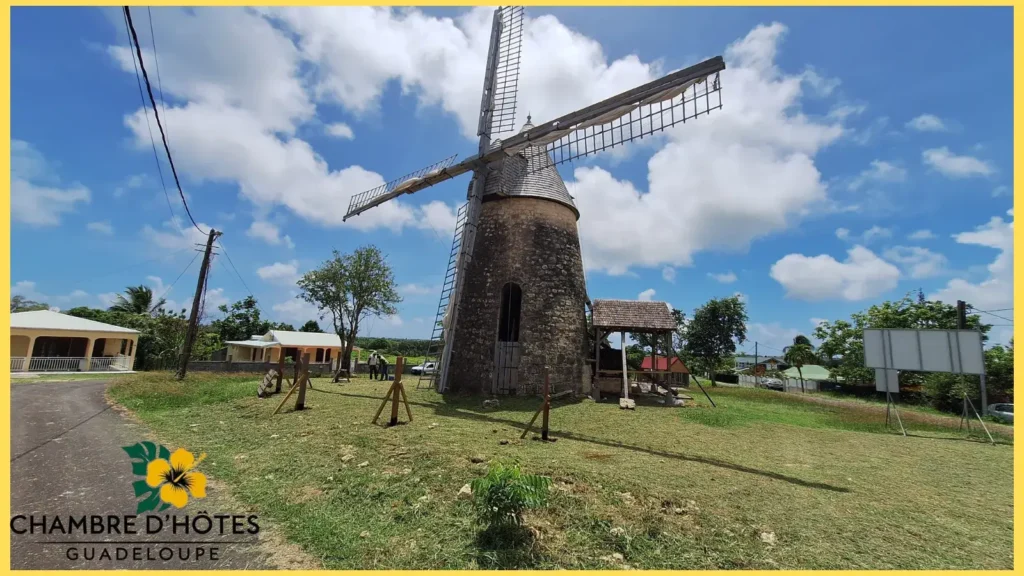 Le célèbre Moulin à vent de Bézard entièrement restauré, situé à Capesterre sur l'île de Marie-Galante